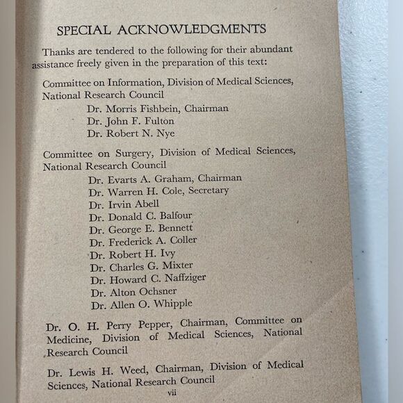 Vintage American Red Cross First Aid Text Book - 1945 - Picture 10 of 14